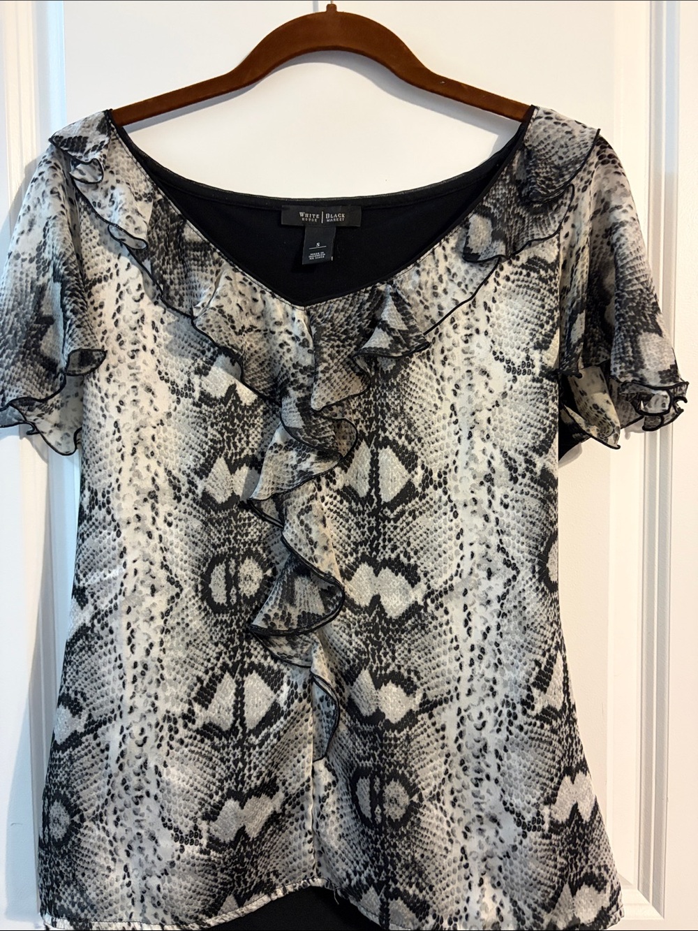 White House Black Market Black & White Snake-Print Ruffle Front Blouse